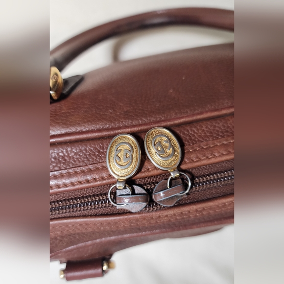 Gucci Square Boston handbag. Minor tarnishing on hardware. Wear under handles - Picture 7 of 16